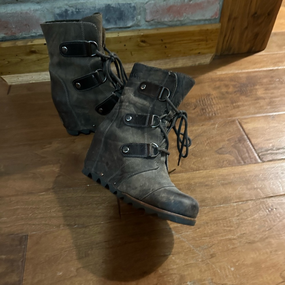 EUC Sorel Joan of Arctic ankle boot